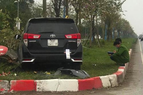 Ôtô tông liên hoàn khiến một người chết ở Hà Nội