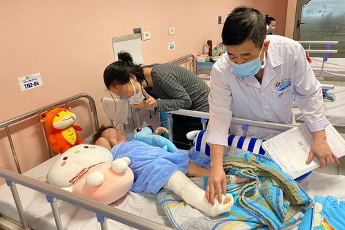 Bệnh nhi ngã từ tầng 12 sẽ được xuất viện ngày 5/3