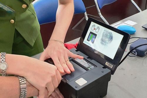 Công an Đà Nẵng đồng loạt tăng ca làm căn cước công dân cho người dân