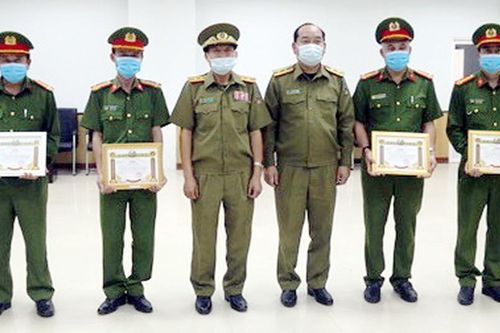 Công an Savannakhet tuyên dương lực lượng Cảnh sát PCCC- CNCH Quảng Trị