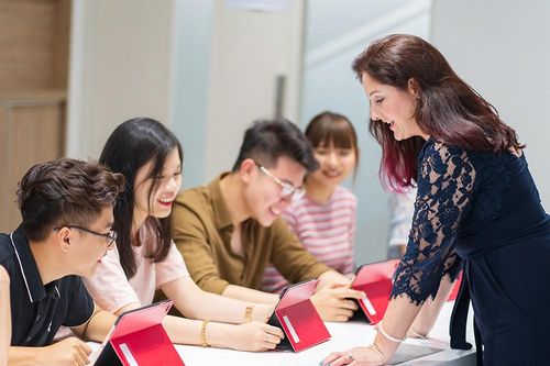 Tìm hiểu cơ hội học tập với chương trình 'Du học không gián đoạn' của BUV