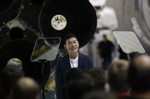 Tỷ phú Nhật Bản mời 8 người cùng du hành lên Mặt Trăng bằng tên lửa SpaceX