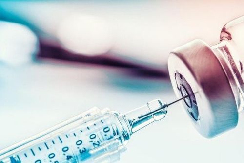 Cuộc đua vắc xin toàn cầu chống lại thời gian và biến thể mới