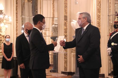 Tổng thống Argentina: Việt Nam là điểm sáng về đối phó dịch COVID-19