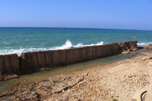 Ngắm bức tường chắn biển kỳ vĩ ở Lebanon