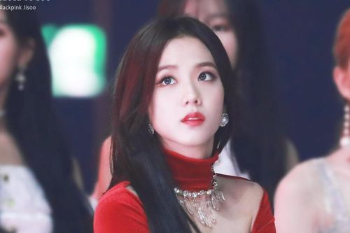 Jisoo (Blackpink) được chọn là idol đẹp nhất Kpop: Tzuyu (TWICE) thì sao?