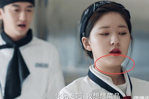 Triệu Lộ Tư mặt sưng phồng, lộ cằm ngấn mỡ kém sang: Không khác gì một người hầu của Dương Dương!