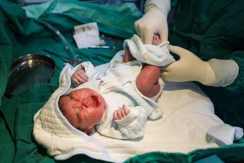 Trung Quốc có động thái cấm phụ nữ độc thân đông lạnh trứng