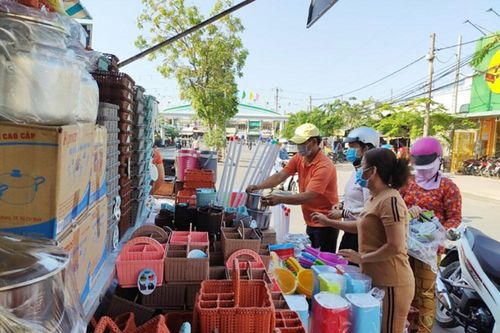 Chuyến xe hàng Việt về nông thôn lưu động tại huyện Châu Thành