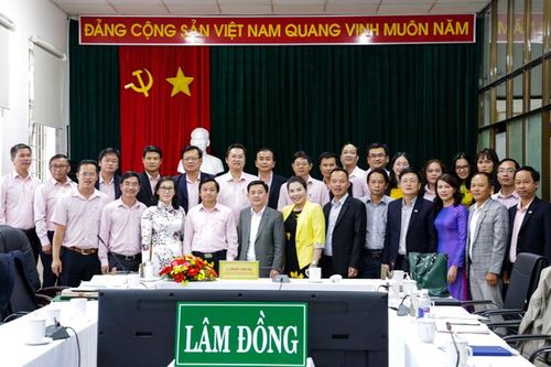 Phó Chủ tịch UBND tỉnh Lâm Đồng Phan Văn Đa làm việc với NHCSXH