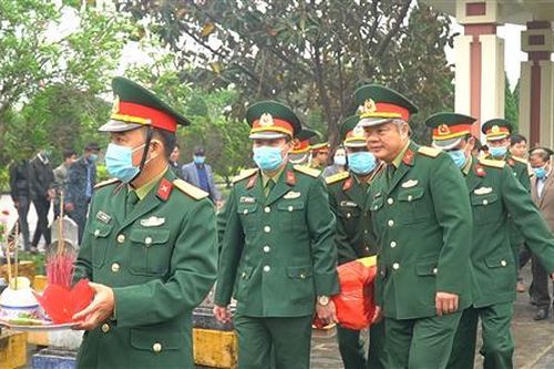 Truy điệu và an táng 2 hài cốt liệt sĩ