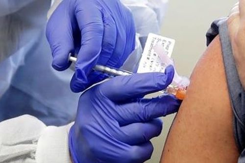 Ưu tiên tiêm Vaccine COVID-19 cho 3 đội bóng đứng đầu V.league