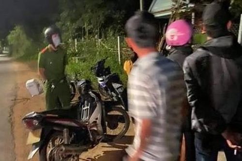 Kẻ lạ mặt chặn đường đâm trọng thương một phụ nữ trong đêm