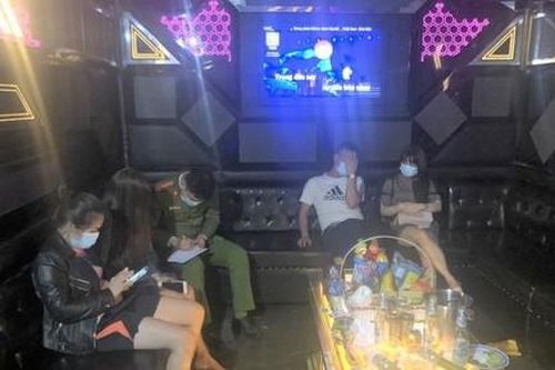 Xử phạt 25 triệu đồng chủ cơ sở kinh doanh karaoke vi phạm phòng chống dịch