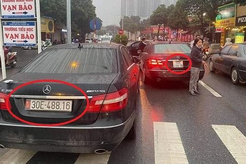 Hai xe Mercedes biển số giống hệt nhau: Chủ xe dùng biển giả có thể bị phạt tù