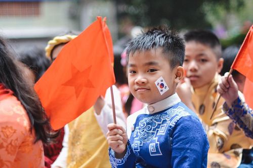 Thí điểm học tiếng Hàn, Đức: Chuyên gia ủng hộ, phụ huynh đứng ngồi không yên