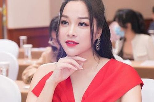 Gương mặt nuột nà không góc chết ở tuổi 39 của 'Vàng Anh' Minh Hương