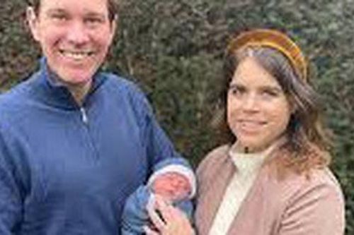 Công chúa Eugenie là thành viên hoàng gia duy nhất 'vẫn gần gũi' Meghan