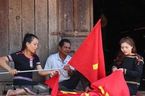 Buôn làng căng tràn sức sống, đồng bào vững tin theo Đảng