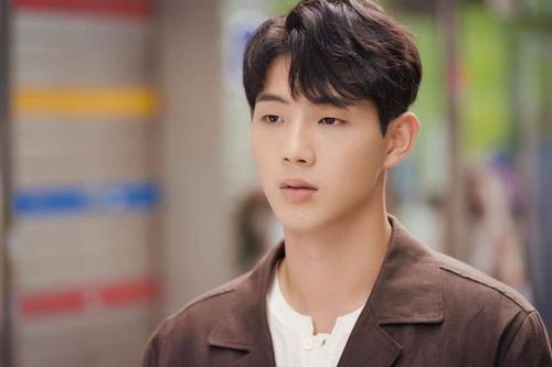 Ji Soo bị loại khỏi đoàn phim do quá khứ bê bối