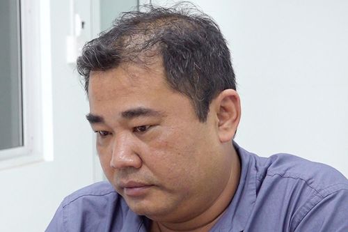 Nhiều dao, kiếm trong nhà giám đốc