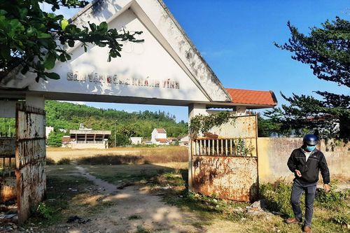 Sân vận động Khánh Vĩnh được quy hoạch... để chăn thả gia súc