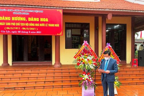 Dâng hương kỷ niệm 110 năm ngày sinh đồng chí Lê Thanh Nghị