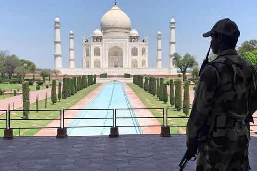 Ấn Độ sơ tán khẩn cấp Đền Taj Mahal do đe dọa đánh bom