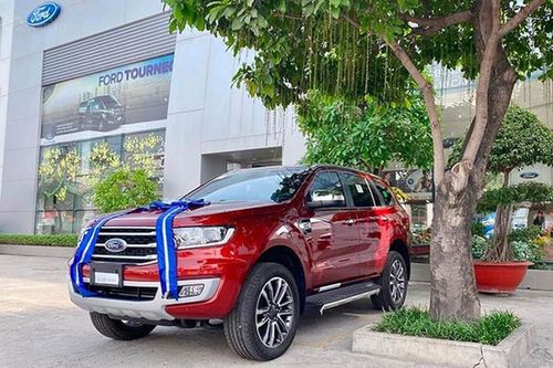 Ford Everest đang giảm giá cả trăm triệu đồng tại đại lý