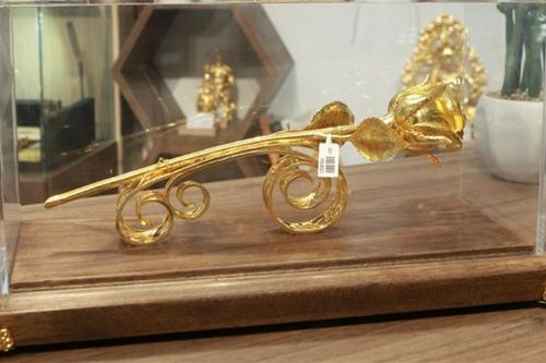Quà mạ vàng dịp 8/3 đắt 'không tưởng' của đại gia Việt