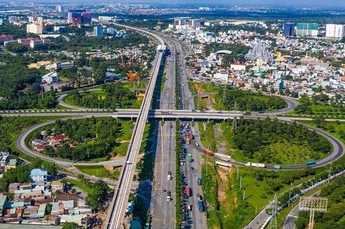 Kinh tế Việt Nam 2021: Vượt Covid-19, viết tiếp câu chuyện thành công