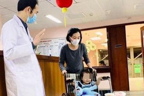 Bé gái rơi từ tầng 12A chung cư ra viện sau 5 ngày điều trị
