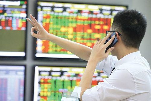 Nghẽn dòng chảy 200 tỷ USD, ít tiền nghỉ chơi đứng sang một bên