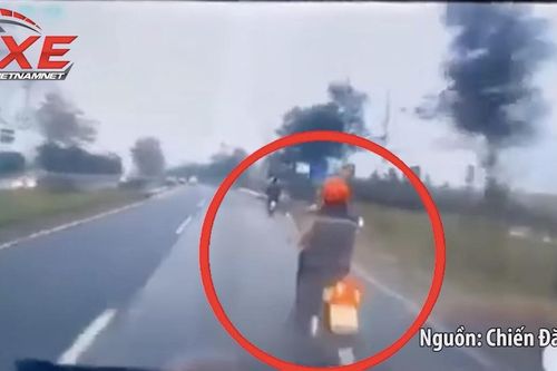 Khoảnh khắc hãi hùng ô tô 'điên' đâm 3 người thương vong ở Hà Nội