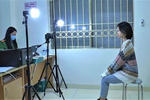 Xuyên đêm cấp thẻ căn cước gắn chip cho người dân