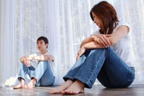 Đau khổ nghe vợ chì chiết sau khi thú nhận chuyện ngoại tình