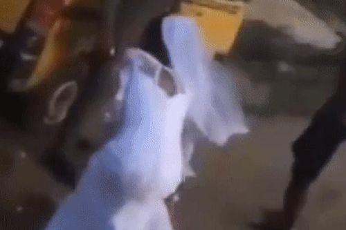 Háo hức chờ tới giờ cử hành hôn lễ, chú rể bỗng đòi hủy hôn sau khi thấy hành động này của cô dâu