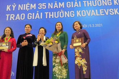 Các nhà khoa học nữ ngày càng đóng góp vào sự phát triển khoa học của đất nước