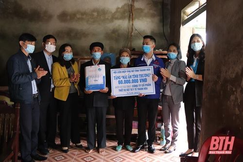 Trao hỗ trợ kinh phí xây 'Mái ấm tình thương' cho hội viên, phụ nữ nghèo huyện Hà Trung