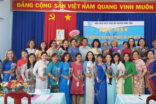 Hội Liên hiệp Phụ nữ huyện Phú Tân họp mặt kỷ niệm ngày Quốc tế Phụ nữ