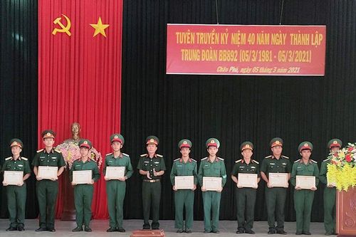 Tuyên truyền kỷ niệm 40 năm ngày Thành lập Trung đoàn Bộ binh 892