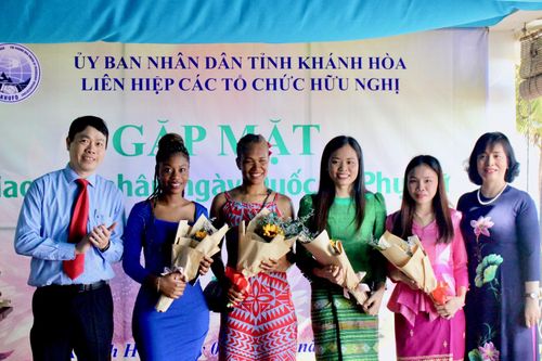 Liên hiệp các tổ chức hữu nghị tỉnh gặp mặt 40 đại biểu nữ người nước ngoài