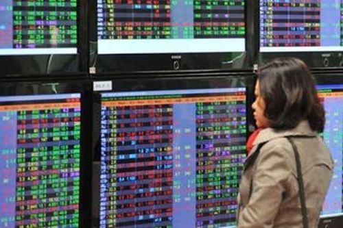Cân nhắc quyền lợi nhà đầu tư nhỏ