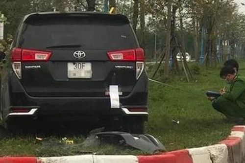 Ôtô tông liên hoàn khiến 3 người thương vong