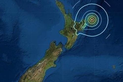 New Zealand phát cảnh báo sóng thần liên tiếp, người dân tháo chạy trong đêm