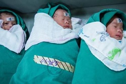 Người mẹ 2 con đã sinh thành công 3 con mang thai tự nhiên
