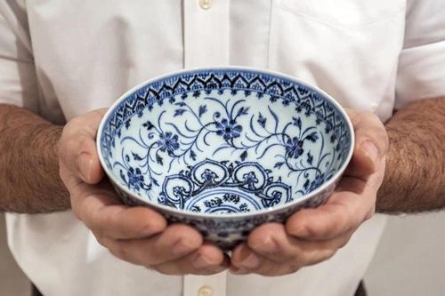 Bỏ hơn 800 nghìn đồng, người đàn ông mua trúng bát cổ siêu quý của Trung Quốc