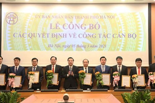 Công bố các quyết định về công tác cán bộ tại một số sở, ngành Hà Nội