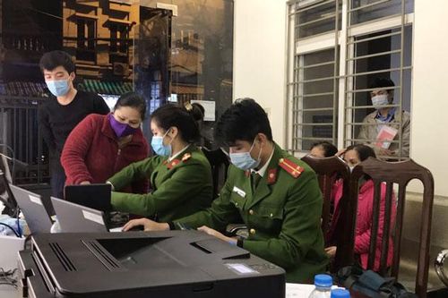 Người dân Thủ đô được cấp căn cước công dân cả về đêm