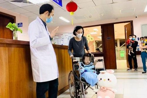 Tin vui: Bé gái rơi từ tầng 12A chung cư ở Hà Nội đã ổn định, xuất viện